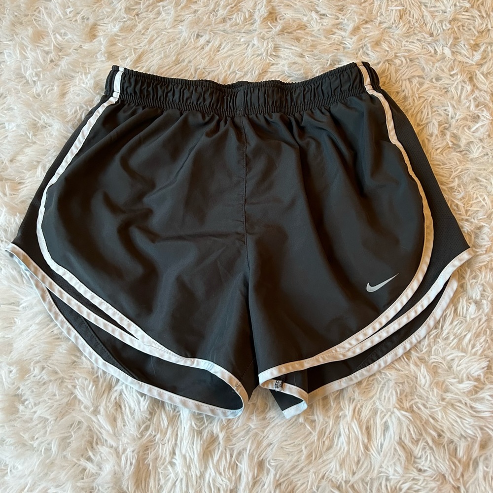 GRAY & WHITE NIKE TEMPO SHORTS (Women’s M)